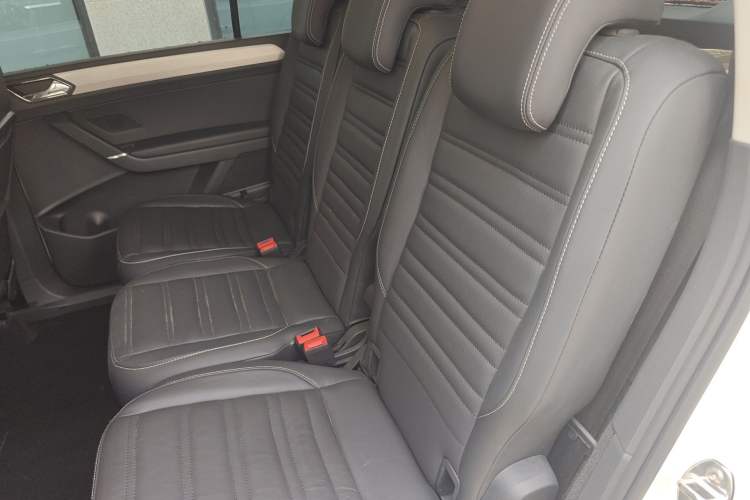 Used Volkswagen Touran 2016 Volkswagen Touran L 280TSI DSG Luxury Edition Left Rear Seat