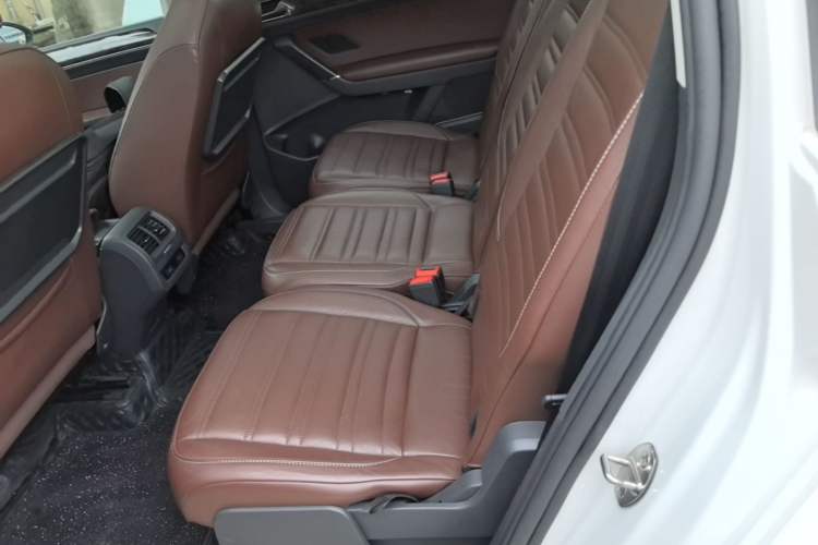 Used Volkswagen Touran 2016 Volkswagen Touran L 280TSI DSG Luxury Edition Left Rear Seat