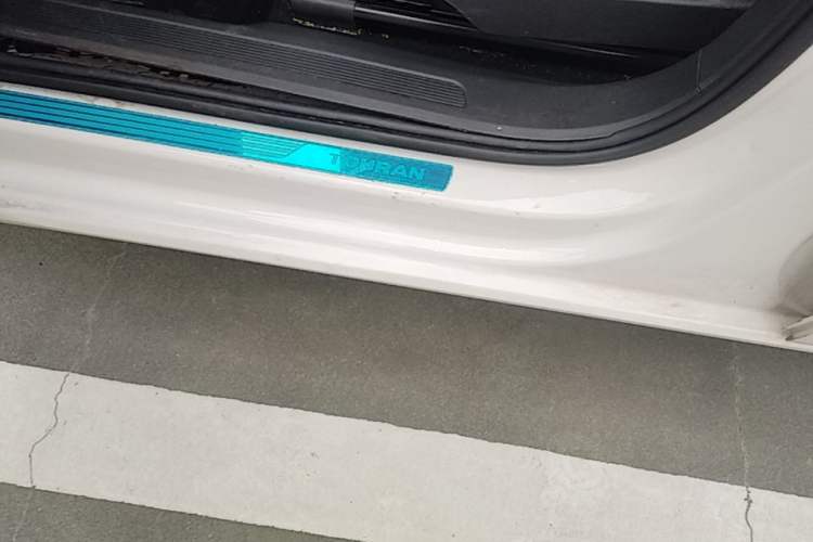 Used Volkswagen Touran 2016 Volkswagen Touran L 280TSI DSG Comfort Edition Left Side Sill
