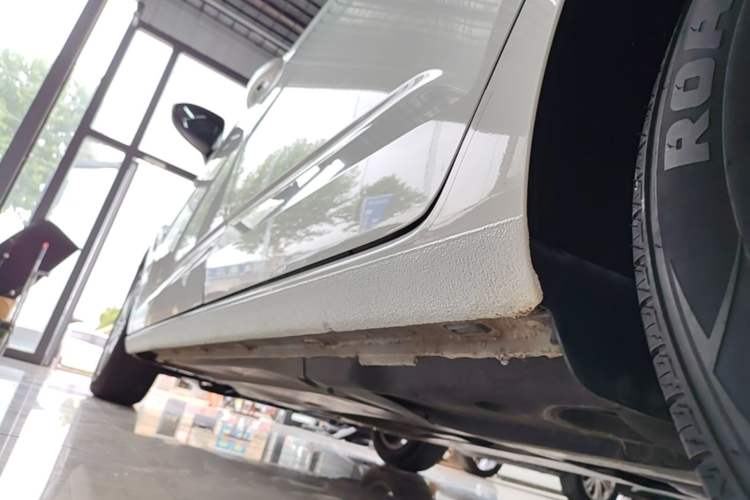 Used Volkswagen Touran 2016 Volkswagen Touran L 280TSI Manual Trend Edition Left Side Sill