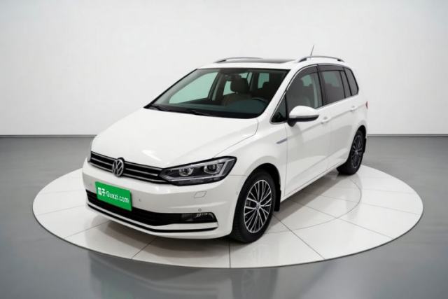Ojetý Volkswagen Touran 2016 Volkswagen Touran L 280TSI DSG Luxury Edition