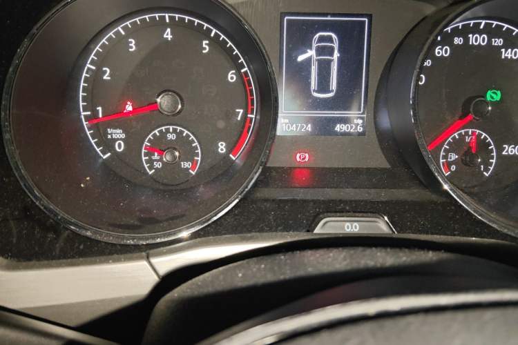 Used Volkswagen Touran 2016 Volkswagen Touran L 280TSI DSG Comfort Edition Odometer Close Up