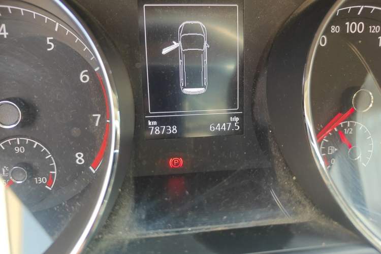 Used Volkswagen Touran 2016 Volkswagen Touran L 280TSI Manual Trend Edition Odometer Close Up