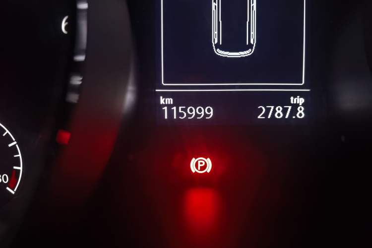 Used Volkswagen Touran 2016 Volkswagen Touran L 280TSI DSG Comfort Edition Odometer Close Up
