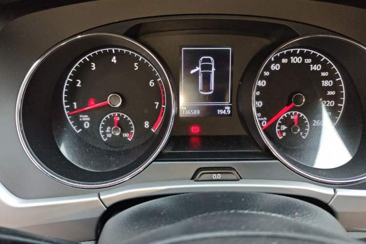 Used Volkswagen Touran 2016 Volkswagen Touran L 280TSI Manual Trend Edition Odometer Close Up