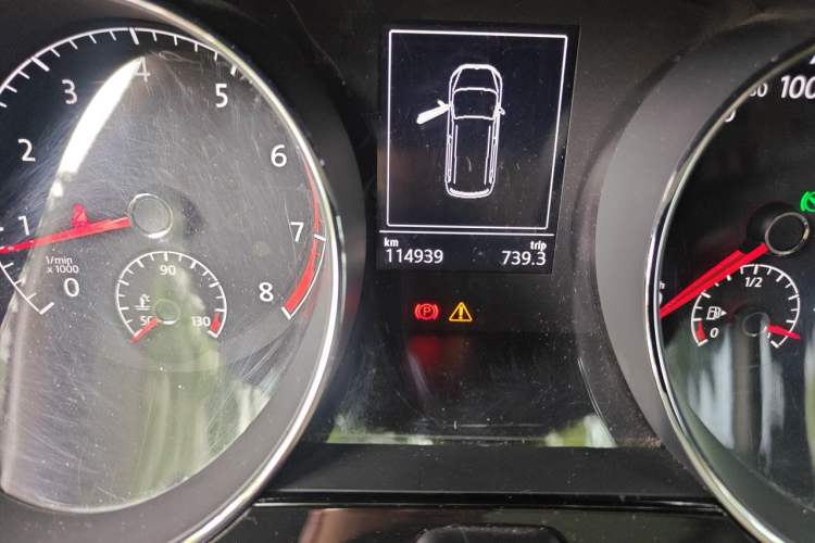 Used Volkswagen Touran 2016 Volkswagen Touran L 280TSI DSG Comfort Edition Odometer Close Up