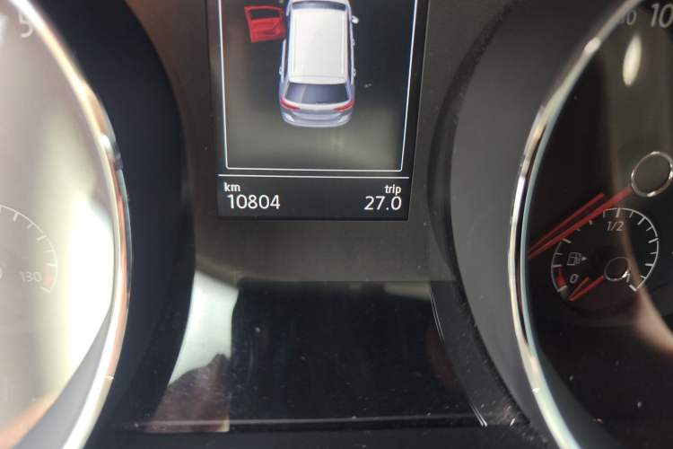 Used Volkswagen Touran 2016 Volkswagen Touran L 280TSI DSG Luxury Edition Odometer Close Up