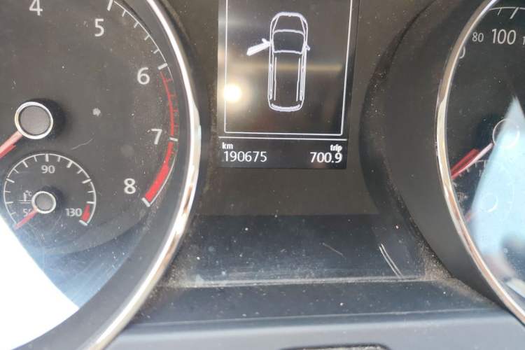 Used Volkswagen Touran 2016 Touran L 280TSI DSG Style Edition Odometer Close Up