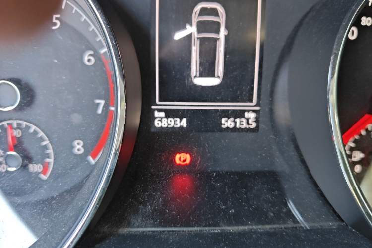 Used Volkswagen Touran 2016 Volkswagen Touran L 280TSI DSG Comfort Edition Odometer Close Up