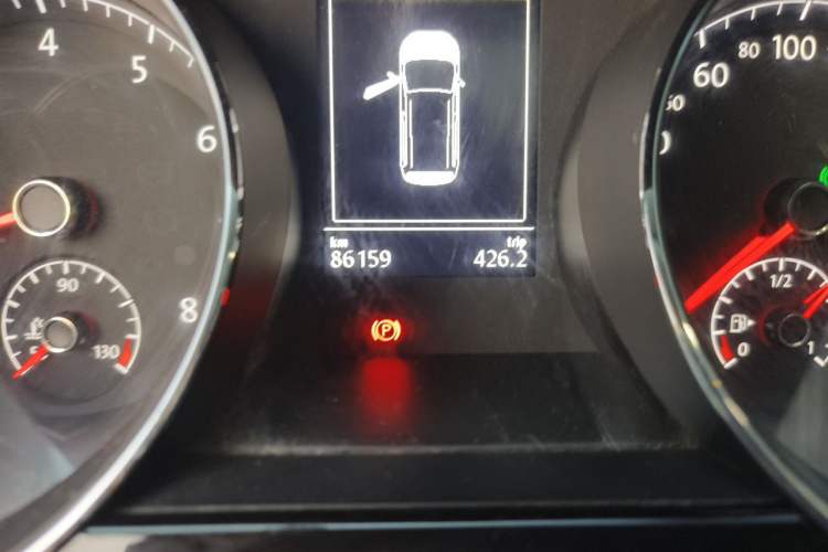 Used Volkswagen Touran 2016 Volkswagen Touran L 280TSI DSG Comfort Edition Odometer Close Up