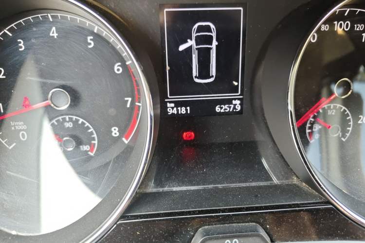 Used Volkswagen Touran 2016 Volkswagen Touran L 280TSI DSG Comfort Edition Odometer Close Up