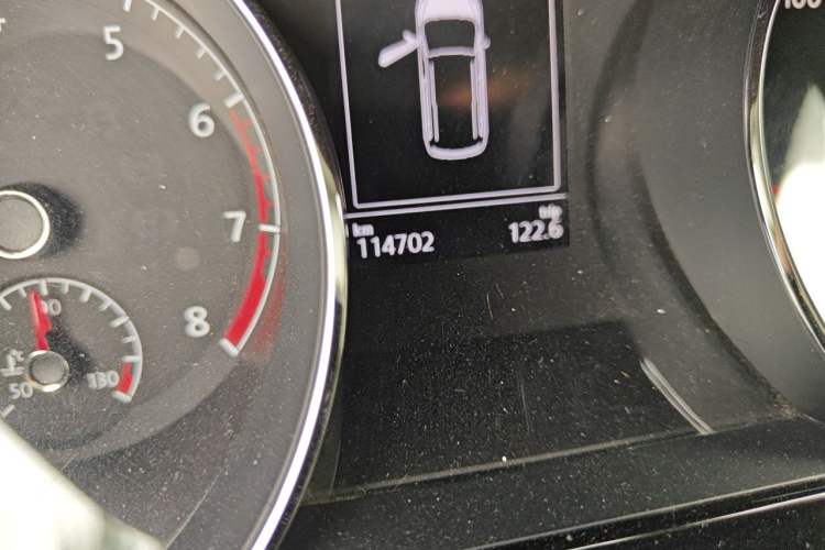 Used Volkswagen Touran 2016 Touran L 280TSI DSG Style Edition Odometer Close Up