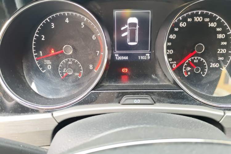 Used Volkswagen Touran 2016 Volkswagen Touran L 280TSI Manual Comfort Edition Odometer Close Up