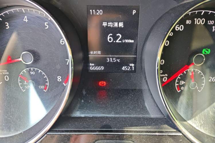 Used Volkswagen Touran 2016 Volkswagen Touran L 280TSI DSG Comfort Edition Odometer Close Up