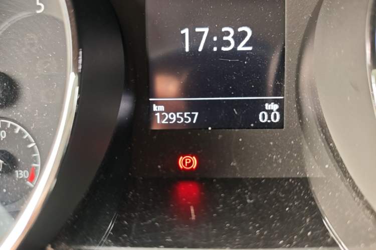 Used Volkswagen Touran 2016 Volkswagen Touran L 280TSI DSG Comfort Edition Odometer Close Up