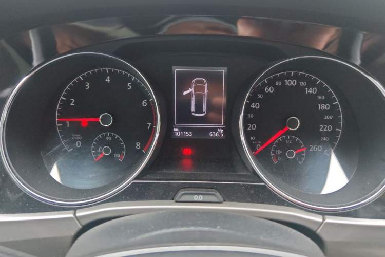 Used Volkswagen Touran 2016 Volkswagen Touran L 280TSI DSG Comfort Edition Odometer Close Up