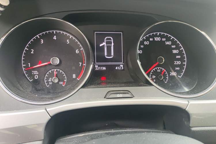 Used Volkswagen Touran 2016 Volkswagen Touran L 280TSI Manual Trend Edition Odometer Close Up
