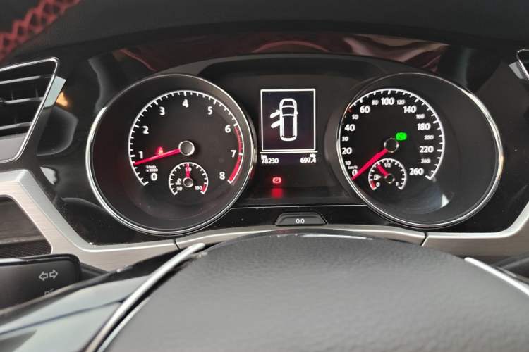 Used Volkswagen Touran 2016 Volkswagen Touran L 280TSI DSG Comfort Edition Odometer Close Up