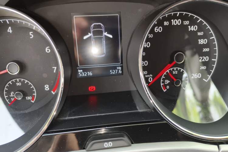Used Volkswagen Touran 2016 Volkswagen Touran L 280TSI DSG Comfort Edition Odometer Close Up
