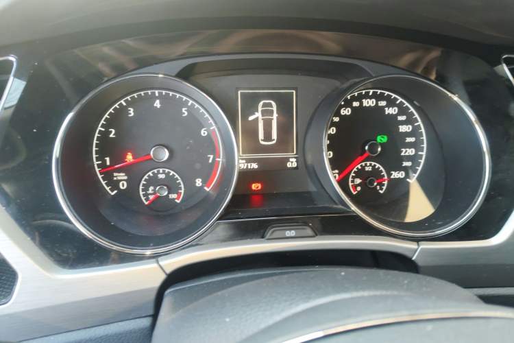 Used Volkswagen Touran 2016 Volkswagen Touran L 280TSI DSG Comfort Edition Odometer Close Up