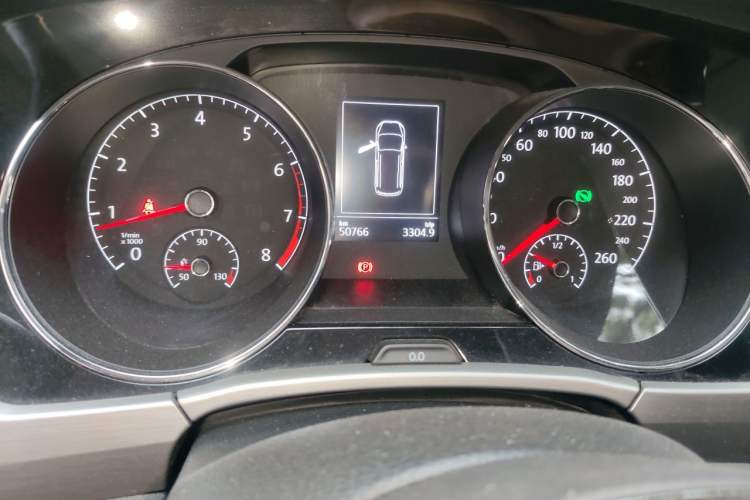 Used Volkswagen Touran 2016 Volkswagen Touran L 280TSI DSG Comfort Edition Odometer Close Up