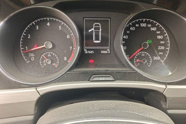 Used Volkswagen Touran 2016 Volkswagen Touran L 280TSI DSG Comfort Edition Odometer Close Up