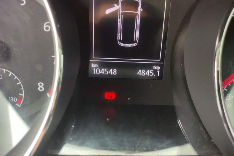 Used Volkswagen Touran 2016 Volkswagen Touran L 280TSI DSG Comfort Edition Odometer Close Up