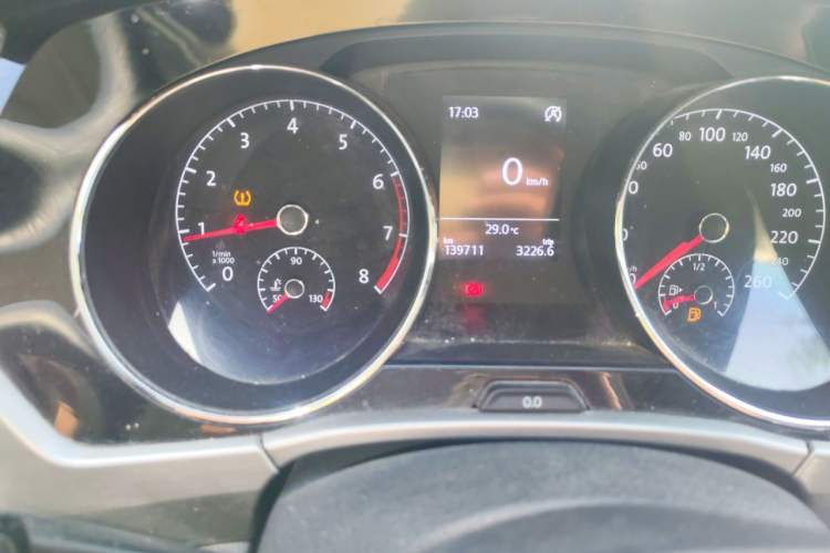Used Volkswagen Touran 2016 Volkswagen Touran L 280TSI DSG Comfort Edition Odometer Close Up