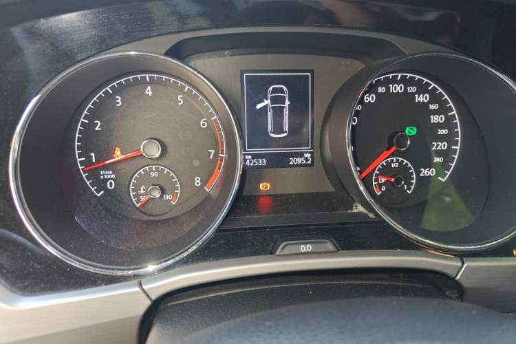 Used Volkswagen Touran 2016 Volkswagen Touran L 280TSI DSG Comfort Edition Odometer Close Up