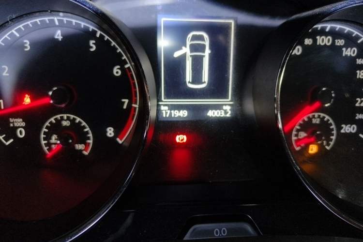 Used Volkswagen Touran 2016 Volkswagen Touran L 280TSI DSG Comfort Edition Odometer Close Up