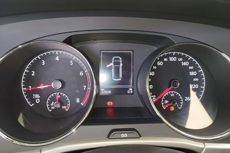 Used Volkswagen Touran 2016 Volkswagen Touran L 280TSI Manual Trend Edition Odometer Close Up