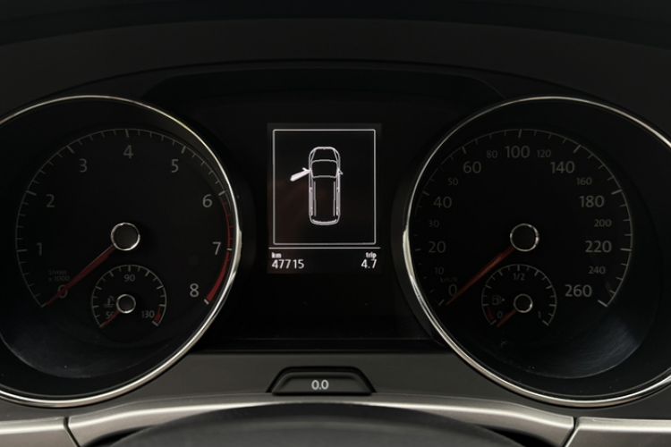 Used Volkswagen Touran 2016 Volkswagen Touran L 280TSI Manual Trend Edition Odometer Close Up