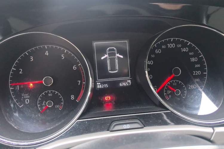 Used Volkswagen Touran 2016 Volkswagen Touran L 280TSI DSG Comfort Edition Odometer Close Up