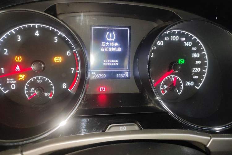 Used Volkswagen Touran 2016 Volkswagen Touran L 280TSI DSG Comfort Edition Odometer Close Up
