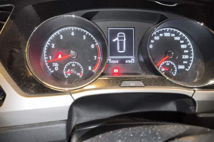 Used Volkswagen Touran 2016 Volkswagen Touran L 280TSI DSG Comfort Edition Odometer Close Up