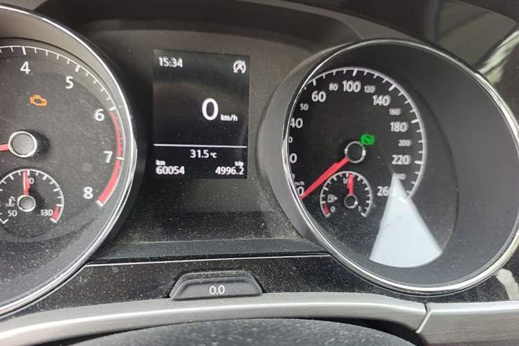 Used Volkswagen Touran 2016 Volkswagen Touran L 280TSI DSG Comfort Edition Odometer Close Up