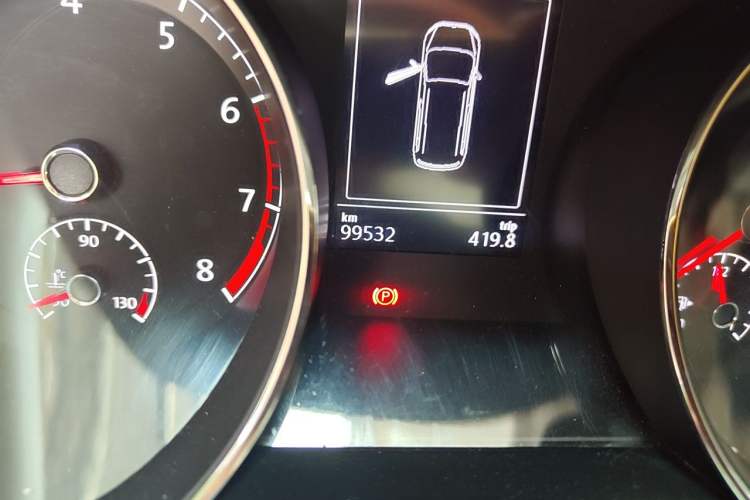 Used Volkswagen Touran 2016 Volkswagen Touran L 280TSI DSG Comfort Edition Odometer Close Up