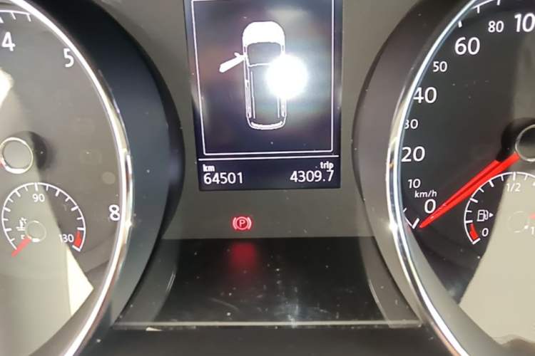 Used Volkswagen Touran 2016 Volkswagen Touran L 280TSI DSG Comfort Edition Odometer Close Up