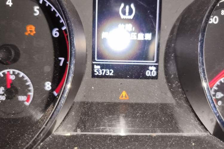 Used Volkswagen Touran 2016 Volkswagen Touran L 280TSI DSG Comfort Edition Odometer Close Up