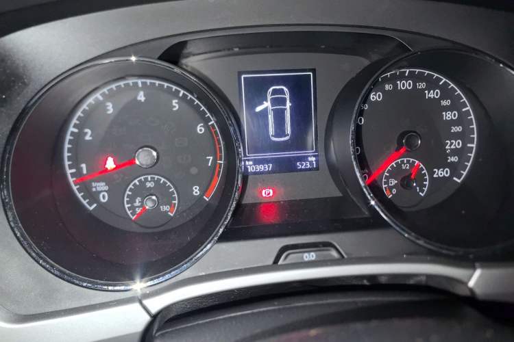 Used Volkswagen Touran 2016 Volkswagen Touran L 280TSI Manual Trend Edition Odometer Close Up