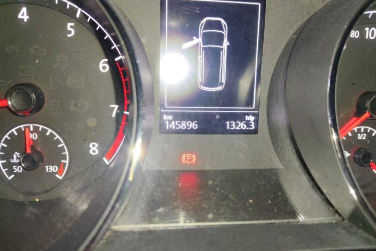 Used Volkswagen Touran 2016 Volkswagen Touran L 280TSI DSG Comfort Edition Odometer Close Up
