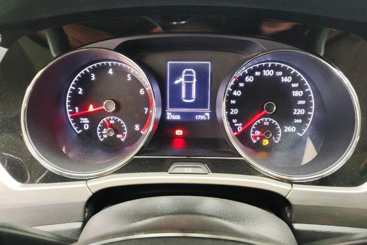 Used Volkswagen Touran 2016 Volkswagen Touran L 280TSI DSG Comfort Edition Odometer Close Up