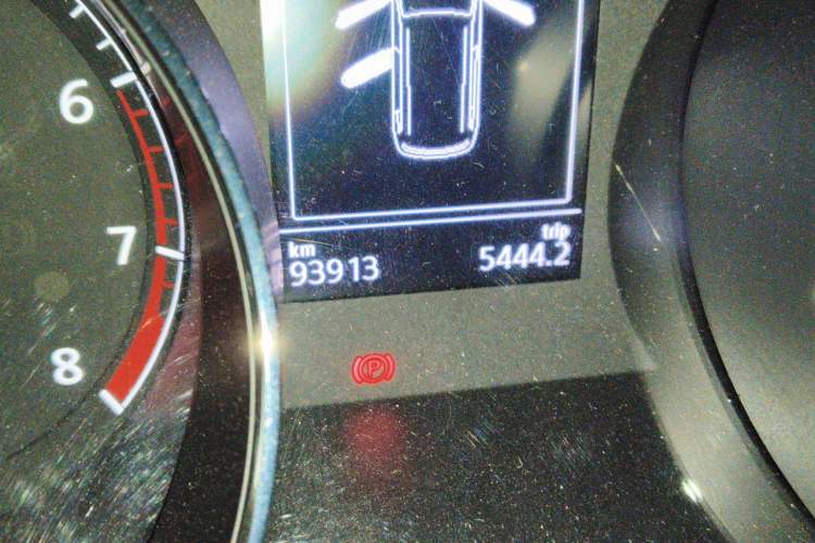 Used Volkswagen Touran 2016 Volkswagen Touran L 280TSI Manual Comfort Edition Odometer Close Up