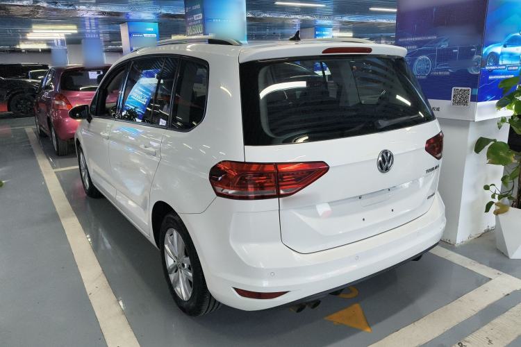 Used Volkswagen Touran 2016 Volkswagen Touran L 280TSI DSG Comfort Edition Rear Left 45 Deg