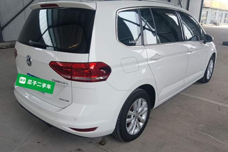 Used Volkswagen Touran 2016 Volkswagen Touran L 280TSI DSG Comfort Edition Rear Right 45 Deg
