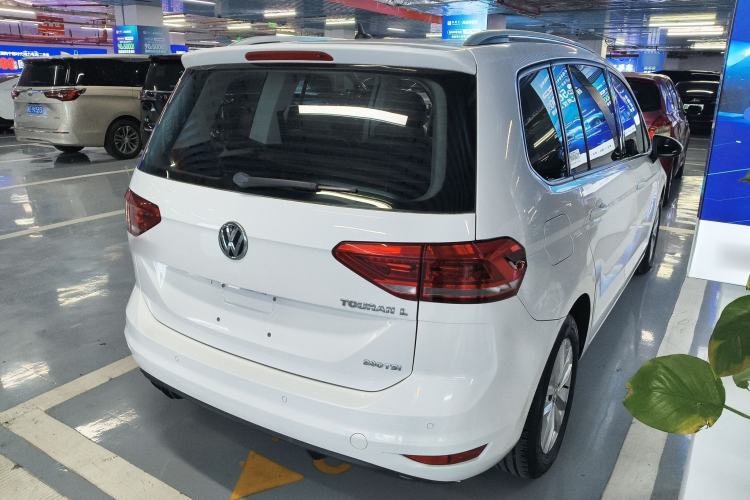 Used Volkswagen Touran 2016 Volkswagen Touran L 280TSI DSG Comfort Edition Rear Right 45 Deg
