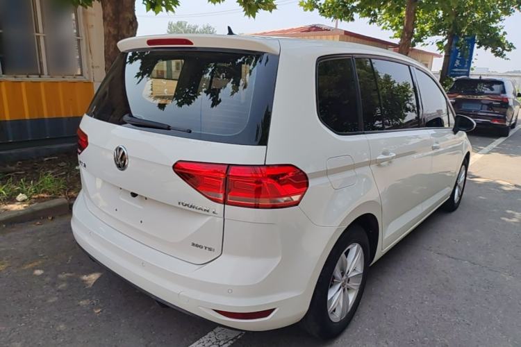 Used Volkswagen Touran 2016 Volkswagen Touran L 280TSI Manual Trend Edition Rear Right 45 Deg