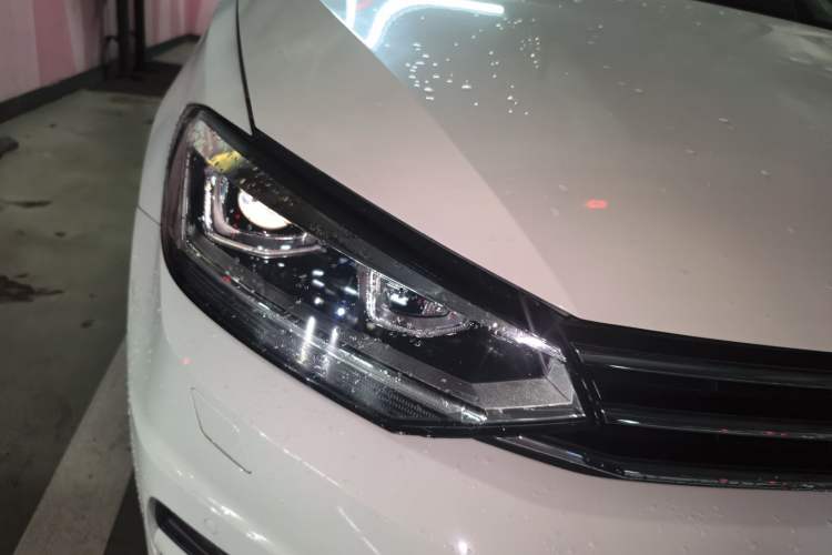 Used Volkswagen Touran 2016 Volkswagen Touran L 280TSI DSG Comfort Edition Right Front Headlight