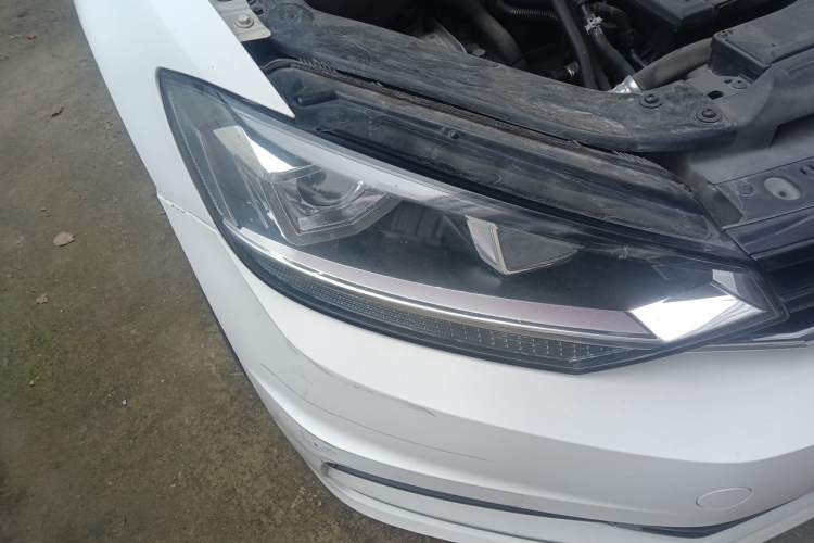 Used Volkswagen Touran 2016 Volkswagen Touran L 280TSI DSG Comfort Edition Right Front Headlight