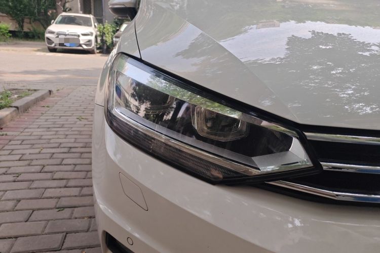 Used Volkswagen Touran 2016 Volkswagen Touran L 280TSI DSG Comfort Edition Right Front Headlight